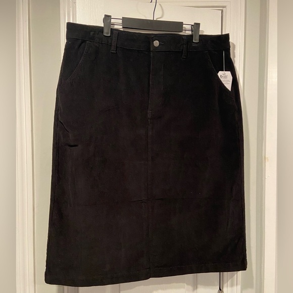 NWT Time & Tru Size 20 Black Corduroy Midi Skirt Pockets Back Slit Zip Stretch - Picture 1 of 10